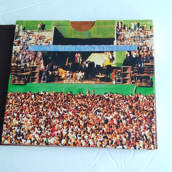 CSNY 1974 (CROSBY, STILLS, NASH & YOUNG)  3-CD + DVD + 198 PAGE BOOKLET - Picture 8 of 12